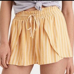 AE High Waisted Dolphin Shorts Gold/White Sz Small